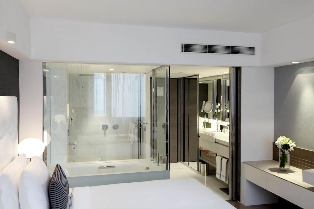 The Mira Hong Kong Hotel Екстериор снимка A bathroom in a hotel room