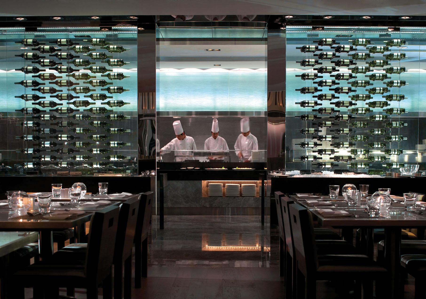 The Mira Hong Kong Hotel Ресторант снимка The interior of the restaurant