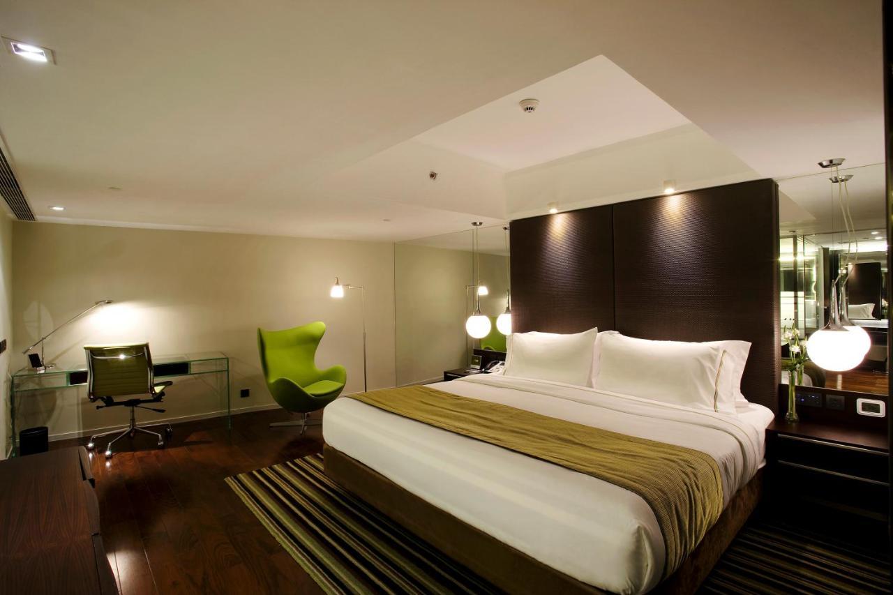 The Mira Hong Kong Hotel Екстериор снимка A bedroom at the hotel