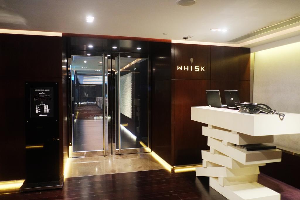The Mira Hong Kong Hotel Екстериор снимка Entrance to the lounge