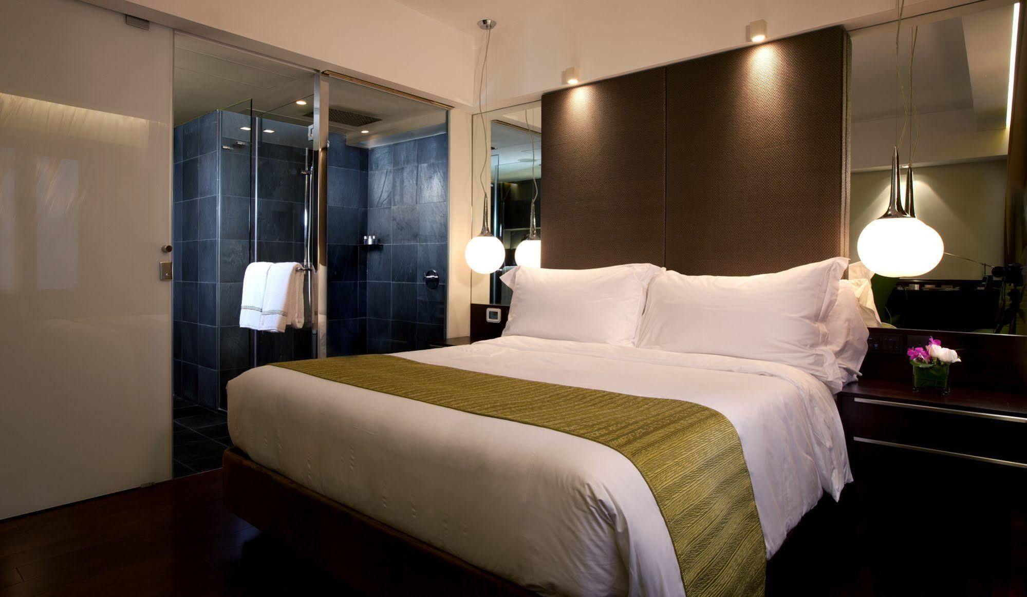 The Mira Hong Kong Hotel Екстериор снимка A bedroom at the hotel